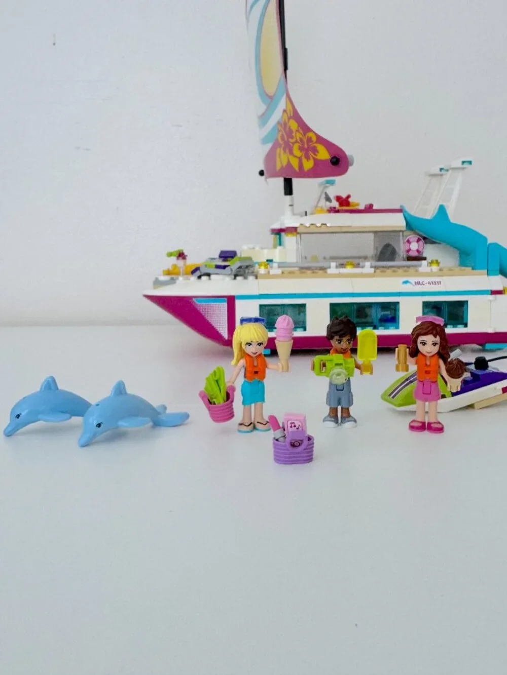 Lego Friends Sunshine Catamaran (#41317, 603 pieces) - Retired Product - Picture 3 of 13
